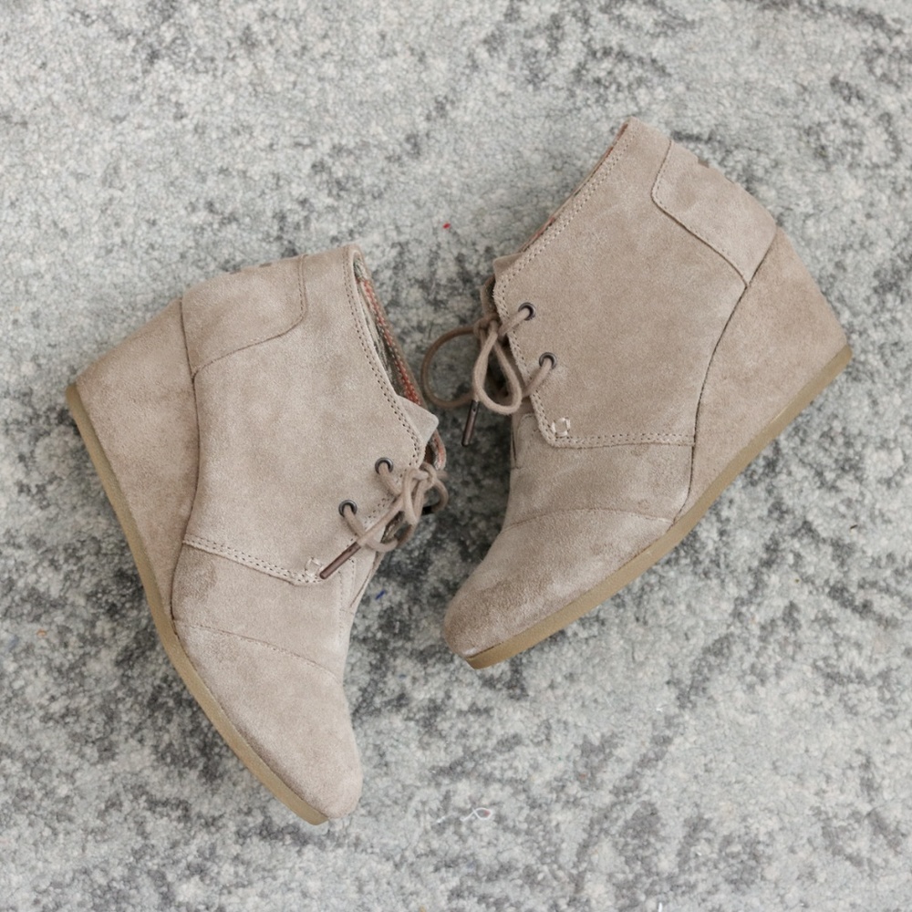 Like New! Toms Desert Wedge taupe bootie